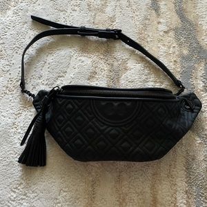 Tory Burch – Fleming Leather Matte Belt Bag
BLACK